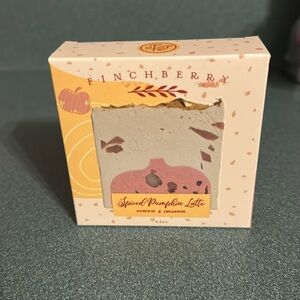 🆕 Finchberry, spiced pumpkin latte handcrafted soap.
